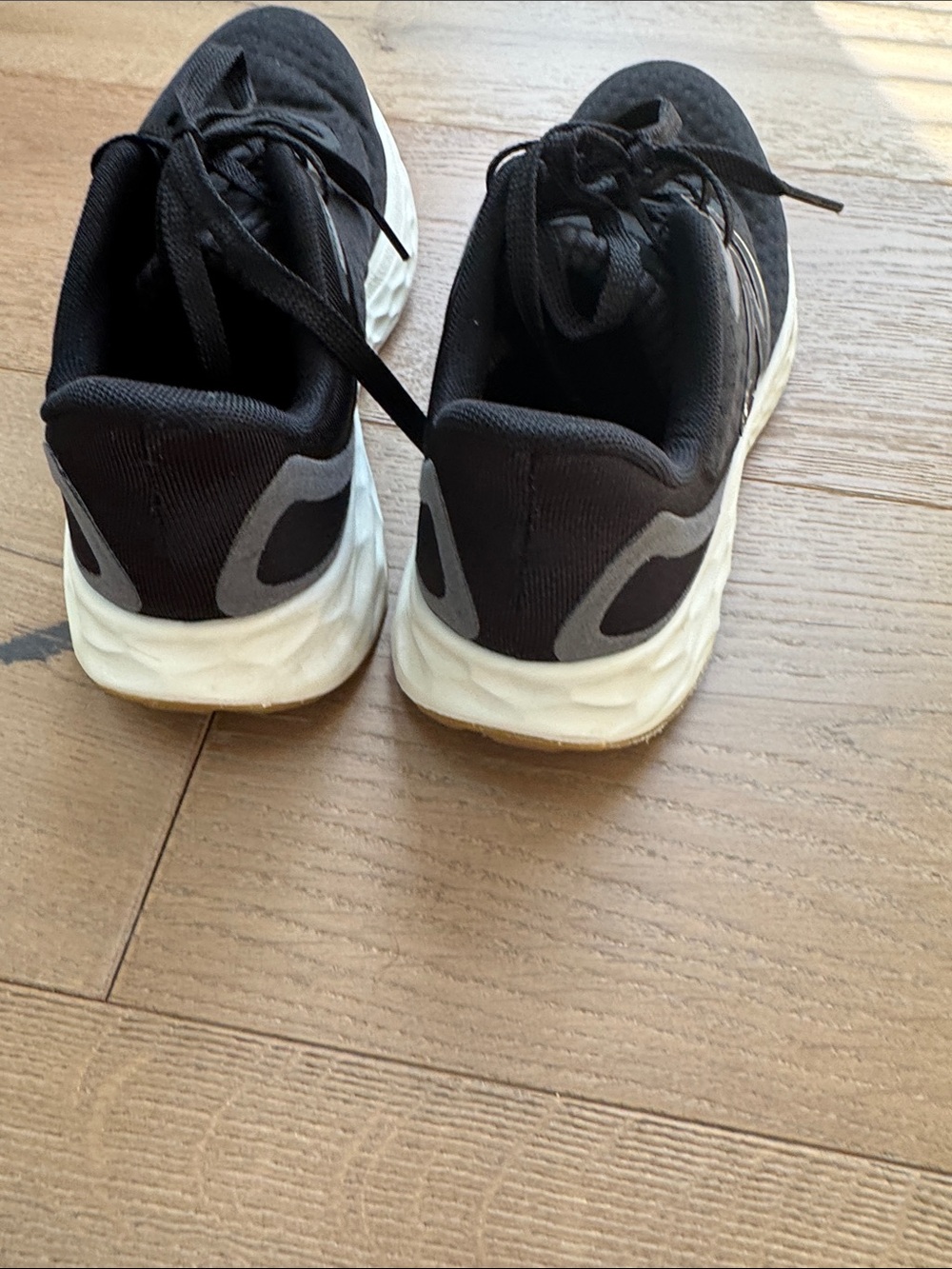 New Balance fresh foam sneakers - Picture 3 of 3
